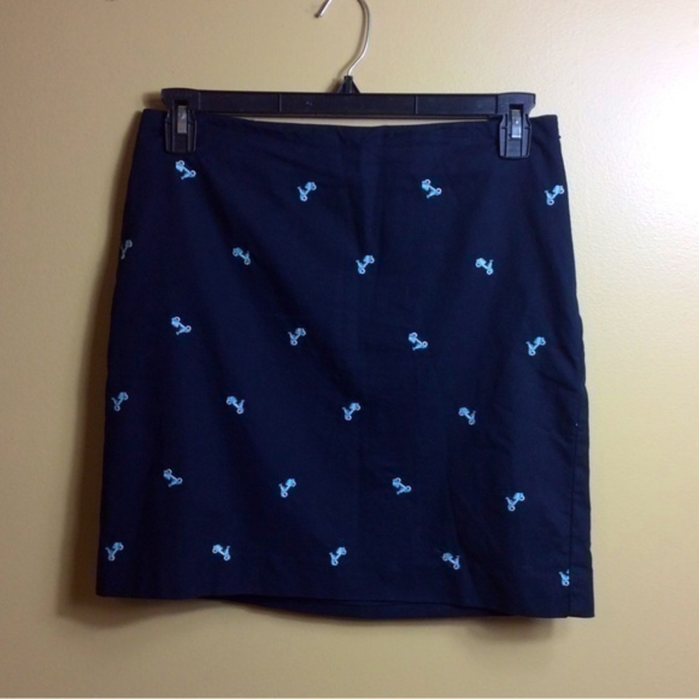 Talbots navy blue embroidered scooter skirt. Size 6.